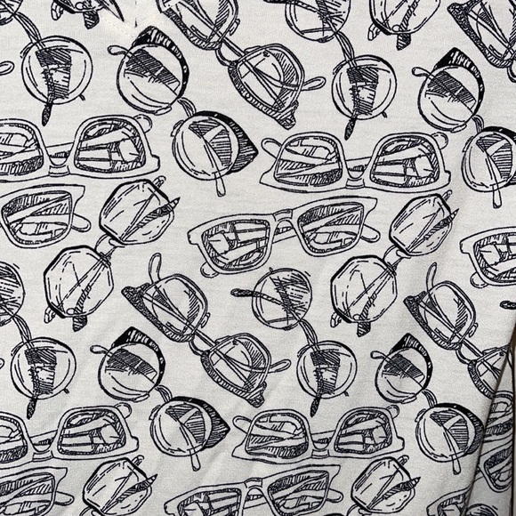 Lularoe Christy V neck top size XS - Picture 2 of 3